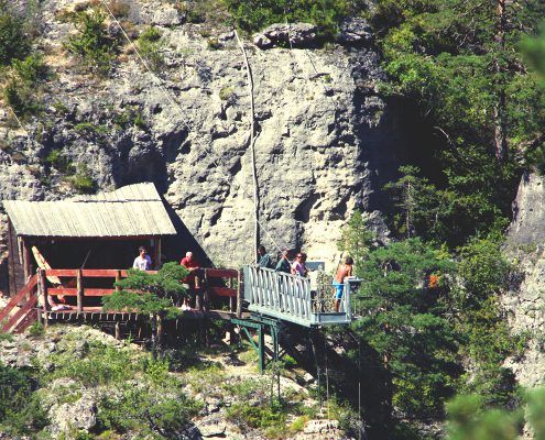 le107 saut elastique falaise gorges du tarn